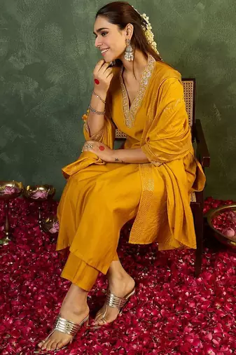 Women Ethnic Motifs Embroidered Regular Sequinned Kurta with Trousers & With Dupatta