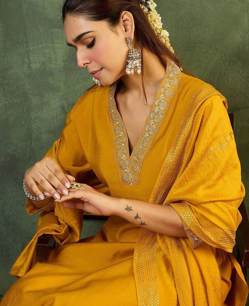 Women Ethnic Motifs Embroidered Regular Sequinned Kurta with Trousers & With Dupatta