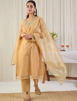 Ethnic Motifs Embroidered Regular Thread Work Kurta With Trousers & Dupatta 1
