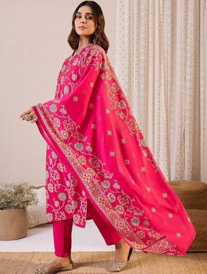 Floral Printed Notch Neck Chanderi Silk Straight Kurta & Trousers With Dupatta 5