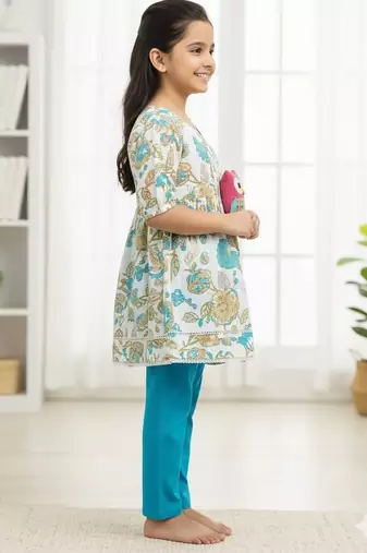 White floral puff kurti