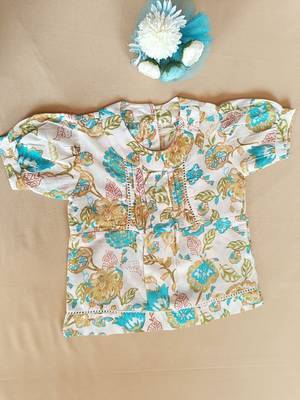 White floral puff kurti 4