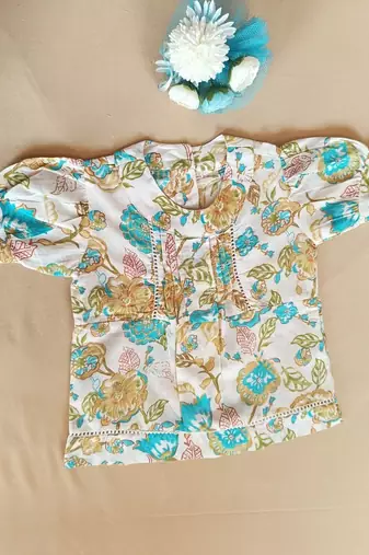 White floral puff kurti