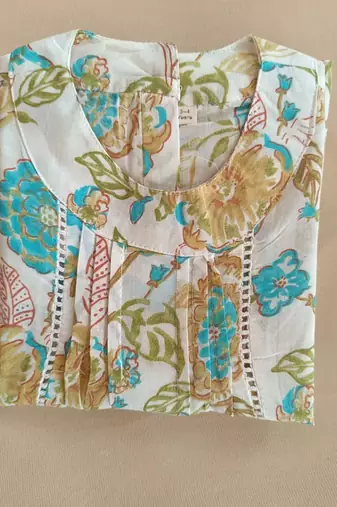 White floral puff kurti