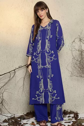 Women Printed Regular Beads and Stones Kurta with Trousers