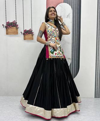 Women Black Traditional Gujarati Gamthi Embroidered Chaniya Choli Set 2
