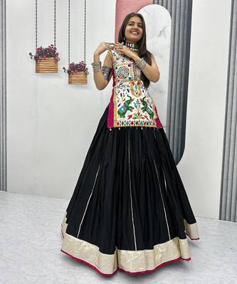Women Black Traditional Gujarati Gamthi Embroidered Chaniya Choli Set 3