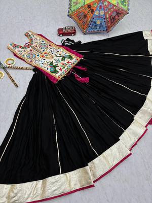 Women Black Traditional Gujarati Gamthi Embroidered Chaniya Choli Set 5