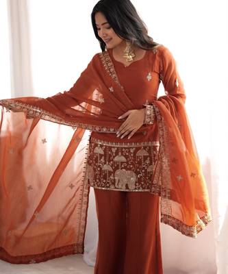 Women ethnic embroidered regular kurta with sharara & with dupatta 3