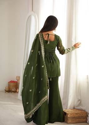 Women ethnic embroidered regular kurta with dupatta 3