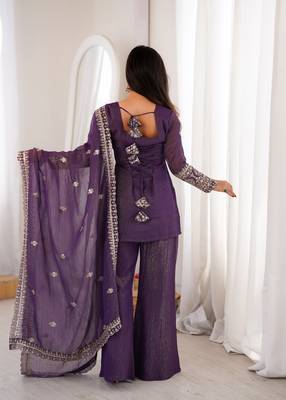 Women ethnic embroidered regular kurta with dupatta 2