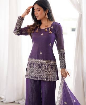 Women ethnic embroidered regular kurta with dupatta 3