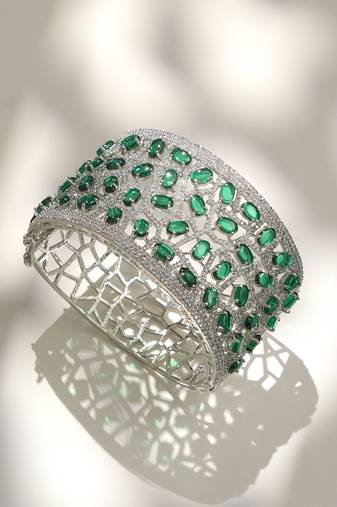 Green stones diamond cut bracelet
