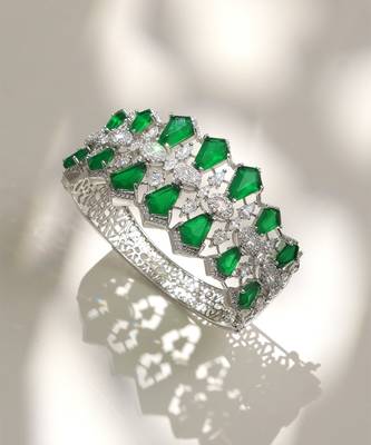 Emerald green stones diamond cut bracelet 1