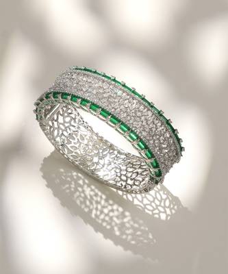 Emerald green stones diamond cut bracelet 1