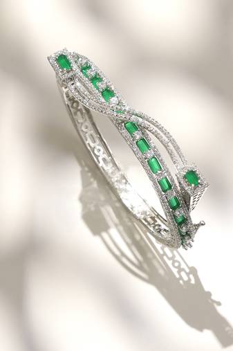 Green stones diamond cut bracelet