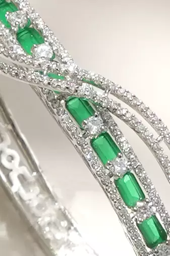 Green stones diamond cut bracelet