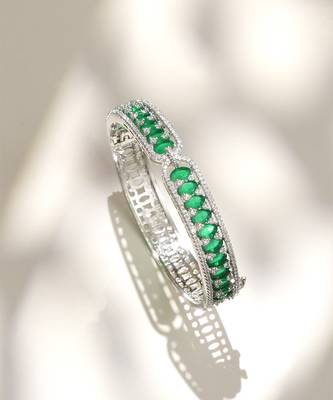 Emerald green stones diamond cut bracelet 1