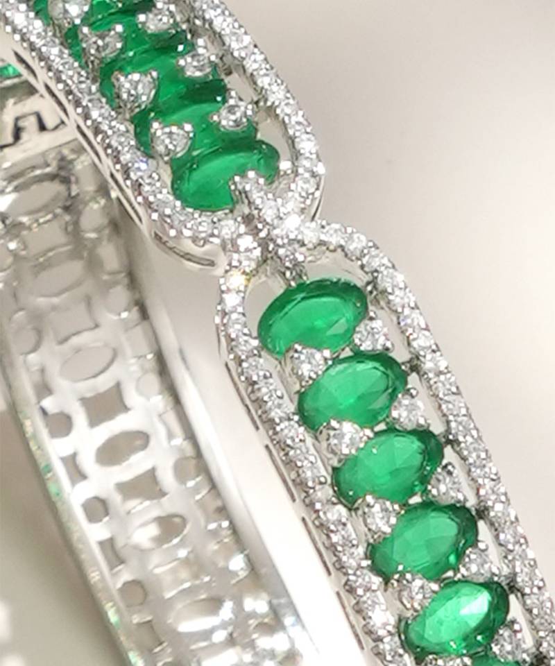 Emerald green stones diamond cut bracelet