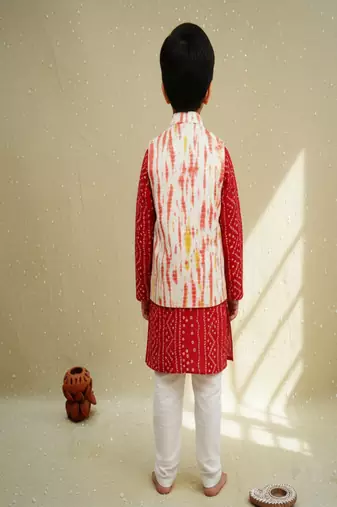 Red bandhej kurta set