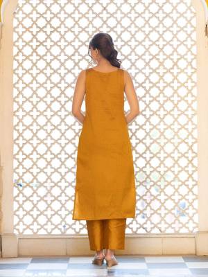 Women Ethnic Motifs Embroidered Scoop Neck Straight Kurta with Trousers & Dupatta 4