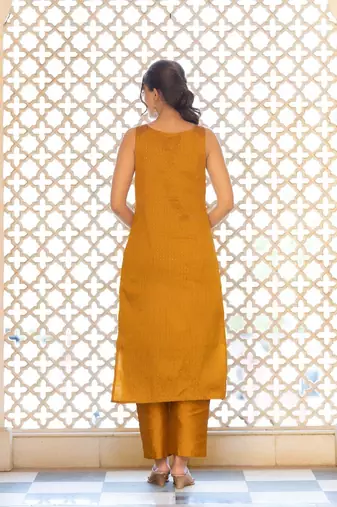 Women Ethnic Motifs Embroidered Scoop Neck Straight Kurta with Trousers & Dupatta