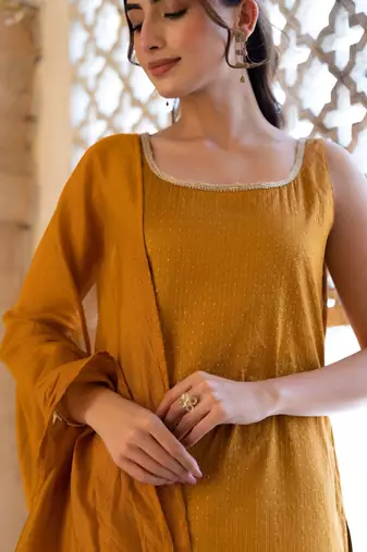 Women Ethnic Motifs Embroidered Scoop Neck Straight Kurta with Trousers & Dupatta