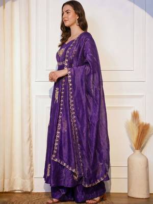 Women Floral Embroidered Empire Thread Work Kurta with Palazzos & With Dupatta 4