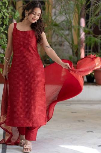 Women Ethnic Motifs Printed Regular Kurta with Trousers & With Dupatta