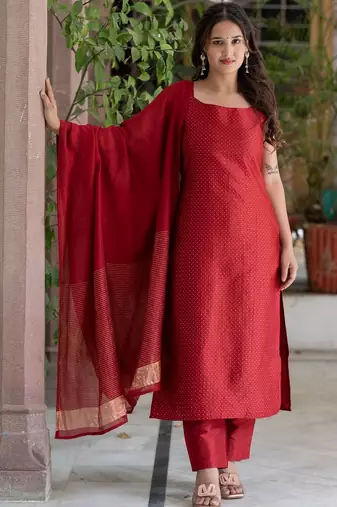 Women Ethnic Motifs Printed Regular Kurta with Trousers & With Dupatta