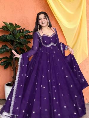 Women Ethnic Motifs Embroidered Empire Thread Work Kurta with Trousers & With Dupatta 3
