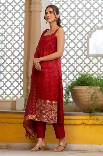 Women Ethnic Motifs Embroidered Square Neck Straight Kurta with Trousers & Dupatta