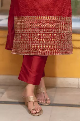 Women Ethnic Motifs Embroidered Square Neck Straight Kurta with Trousers & Dupatta