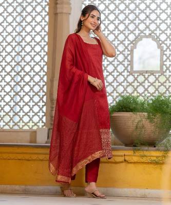 Women Ethnic Motifs Embroidered Square Neck Straight Kurta with Trousers & Dupatta 7
