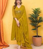Women Floral Embroidered Tiered Thread Work Kurta with Trousers & With Dupatta