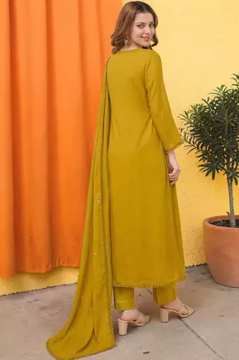 Women Floral Embroidered Tiered Thread Work Kurta with Trousers & With Dupatta