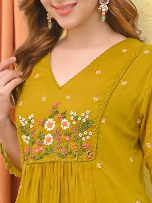 Women Floral Embroidered Tiered Thread Work Kurta with Trousers & With Dupatta 6