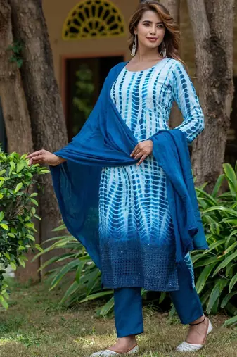 Women Dyed Regular Pure Cotton Kurta with Trousers & With Dupatta