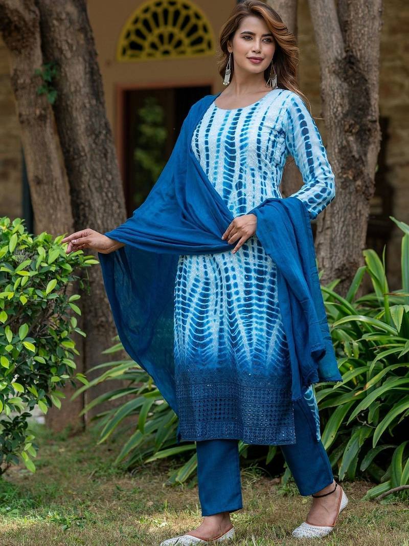 Women Dyed Regular Pure Cotton Kurta with Trousers & With Dupatta