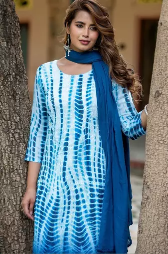 Women Dyed Regular Pure Cotton Kurta with Trousers & With Dupatta