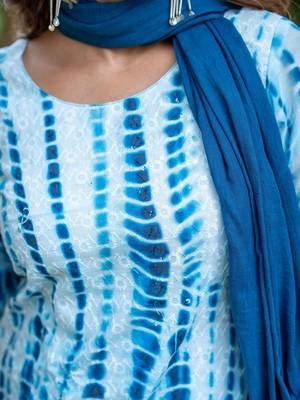 Women Dyed Regular Pure Cotton Kurta with Trousers & With Dupatta 5