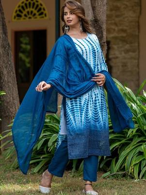 Women Dyed Regular Pure Cotton Kurta with Trousers & With Dupatta 6