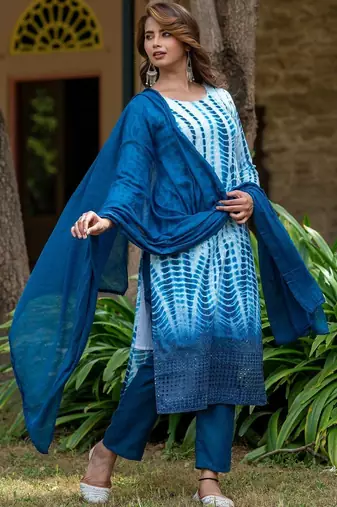 Women Dyed Regular Pure Cotton Kurta with Trousers & With Dupatta