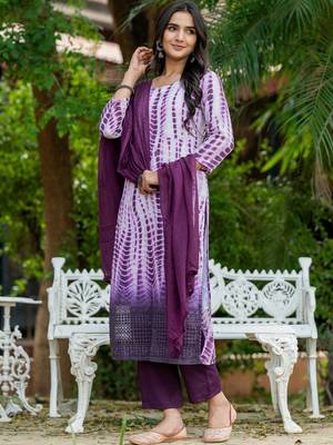 Women Dyed Regular Pure Cotton Kurta with Trousers & With Dupatta 6