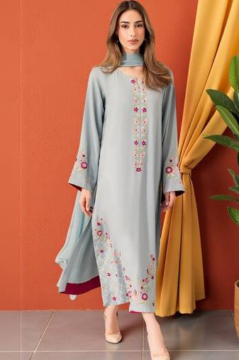 Embroidered Round Neck Thread Work Chanderi Silk Kurta With Trousers & Dupatta
