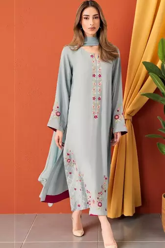 Embroidered Round Neck Thread Work Chanderi Silk Kurta With Trousers & Dupatta