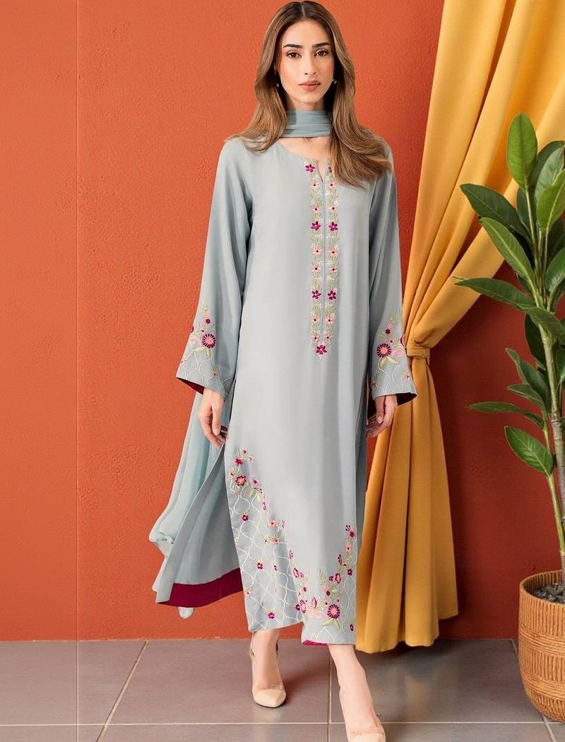 Embroidered Round Neck Thread Work Chanderi Silk Kurta With Trousers & Dupatta