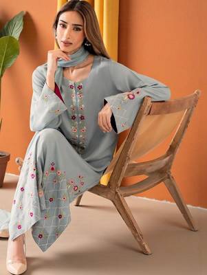 Embroidered Round Neck Thread Work Chanderi Silk Kurta With Trousers & Dupatta 2
