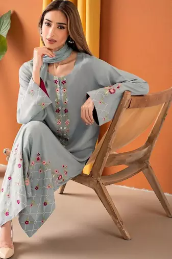 Embroidered Round Neck Thread Work Chanderi Silk Kurta With Trousers & Dupatta