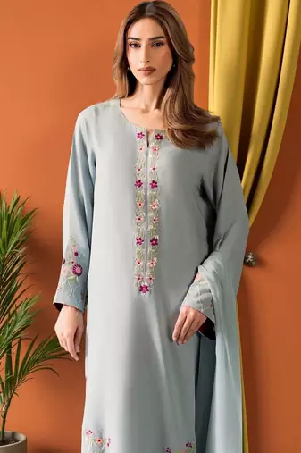 Embroidered Round Neck Thread Work Chanderi Silk Kurta With Trousers & Dupatta